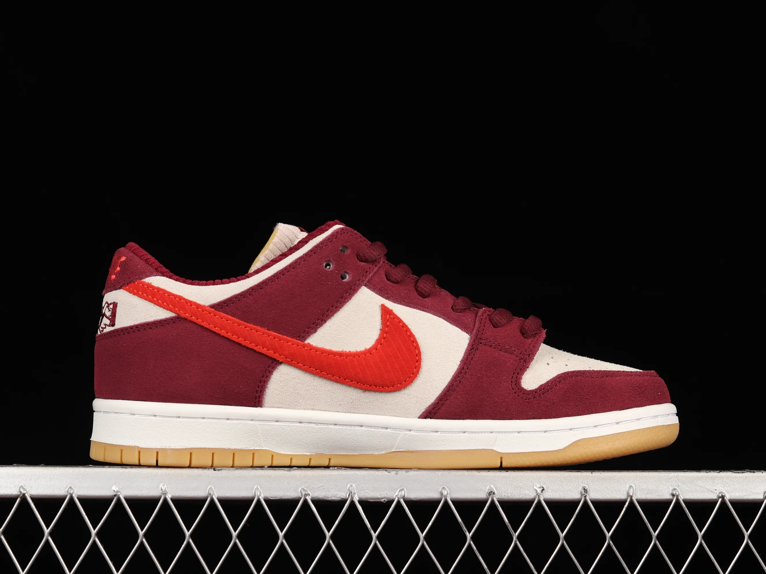 All categories Nk SB Dunk Series Nk SB Dunk Low low-top sneakers Skate Like a Girl x Nk SB Dunk Low joint model SB smashed backboard fashion casual sneakers DX4589-600